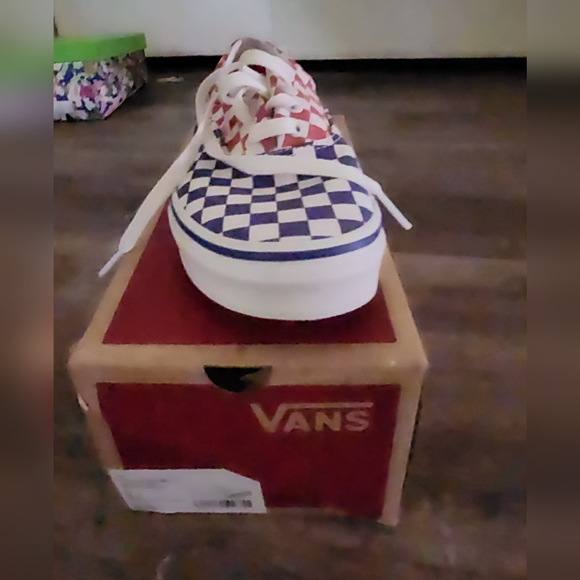 Vans - Picture 2 of 3